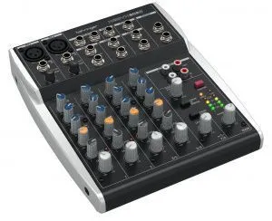 Behringer XENYX 802S Микшерный пульт.