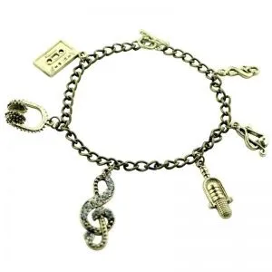 Браслет с подвесками. Наушники, кассета, скрипичный ключ.