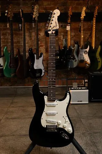 Fender Squier Affinity Series Stratocaster SSS Электрогитара (Б/У)