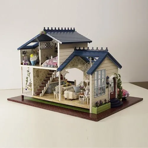 Модель дома для самостоятельной сборки. Двухэтажный. Без авто.