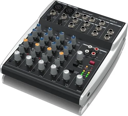 Behringer XENYX 802S Микшерный пульт.