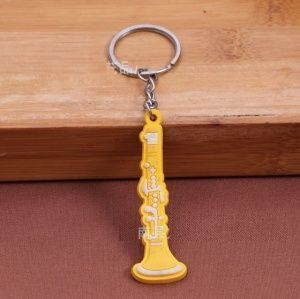 Брелок резиновый Кларнет. Цвет желтый.
